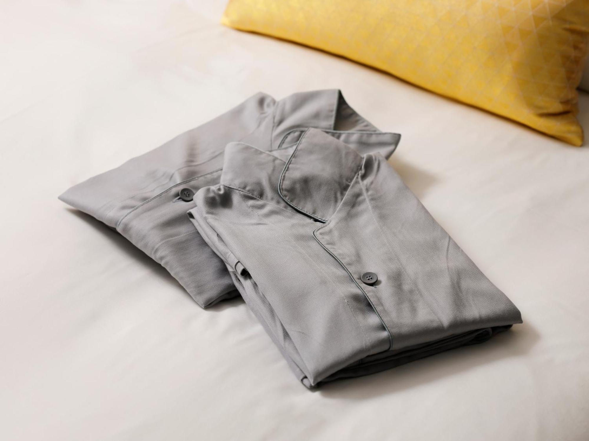 The Hotel Sanraku Kanazawa 21Th December 2022 Open Room photo A folded shirt