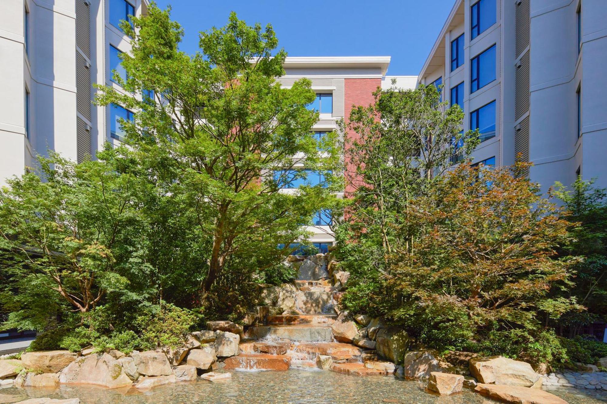 The Hotel Sanraku Kanazawa 21Th December 2022 Open Exterior photo The courtyard at the center of the building